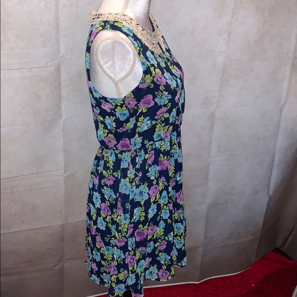 Forever 21 Casual Dress w/ Lace Crochet Collar - Picture 5 of 10